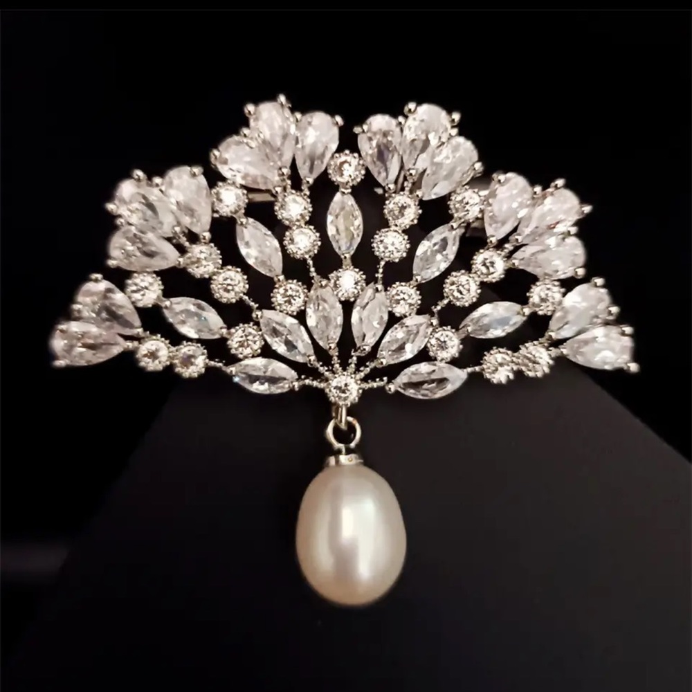 Pearl Flower Brooch - Picture 2 of 2